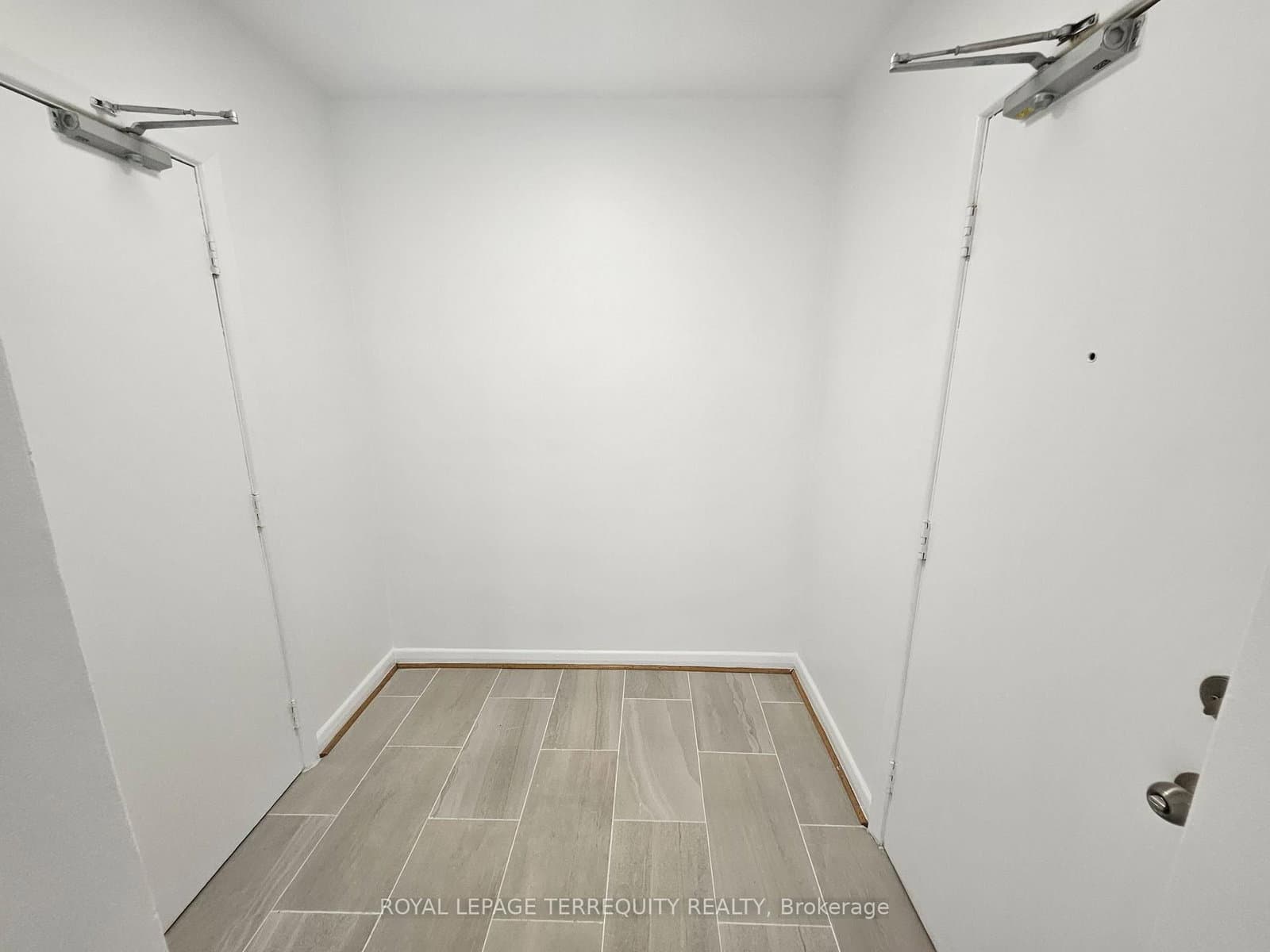 401 Winnett Avenue, Unit 3 thumbnail 8