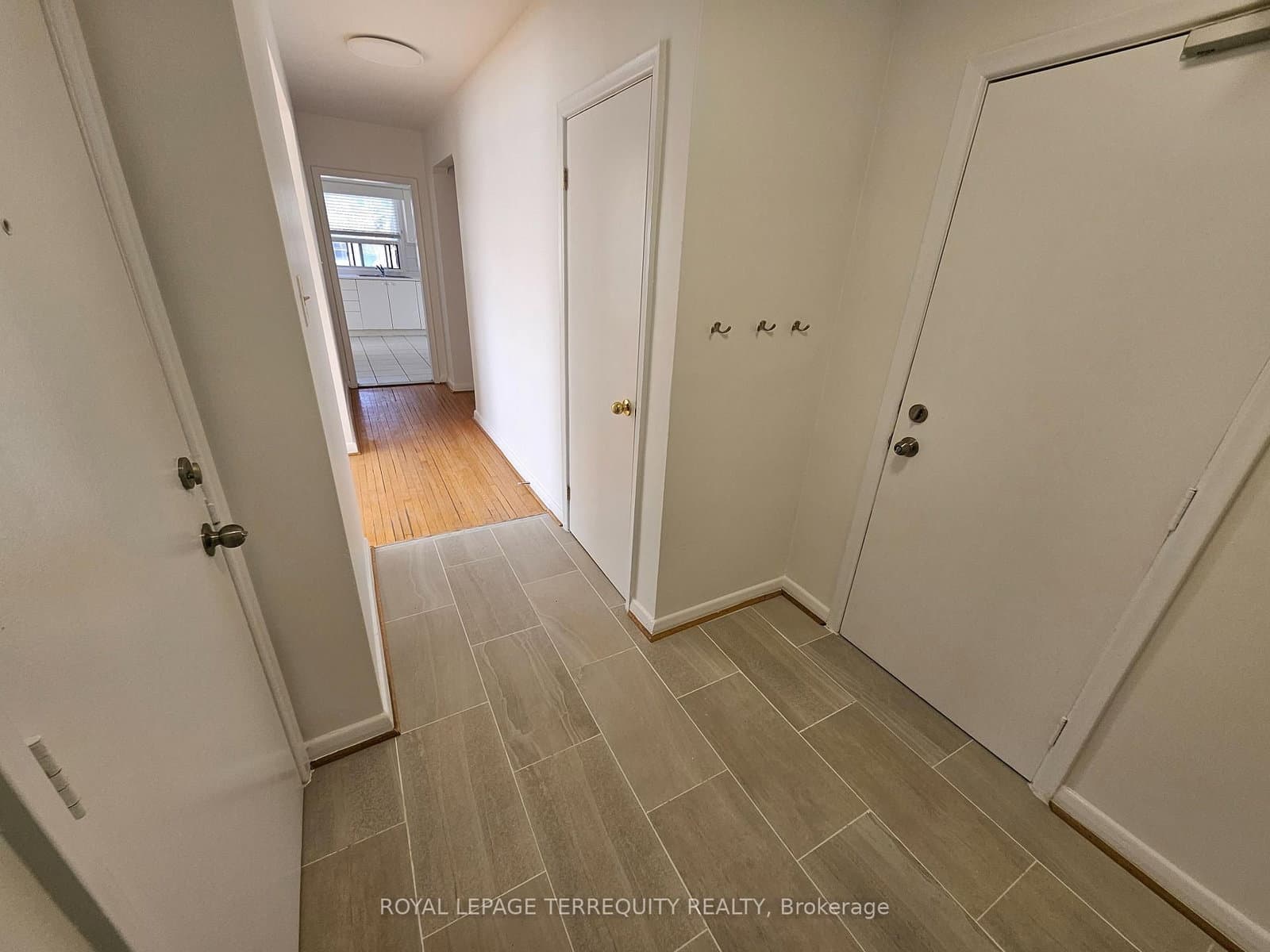 401 Winnett Avenue, Unit 3 thumbnail 9