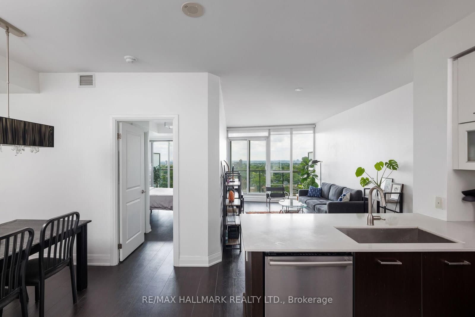530 St Clair Avenue W, Unit 1401 thumbnail 11