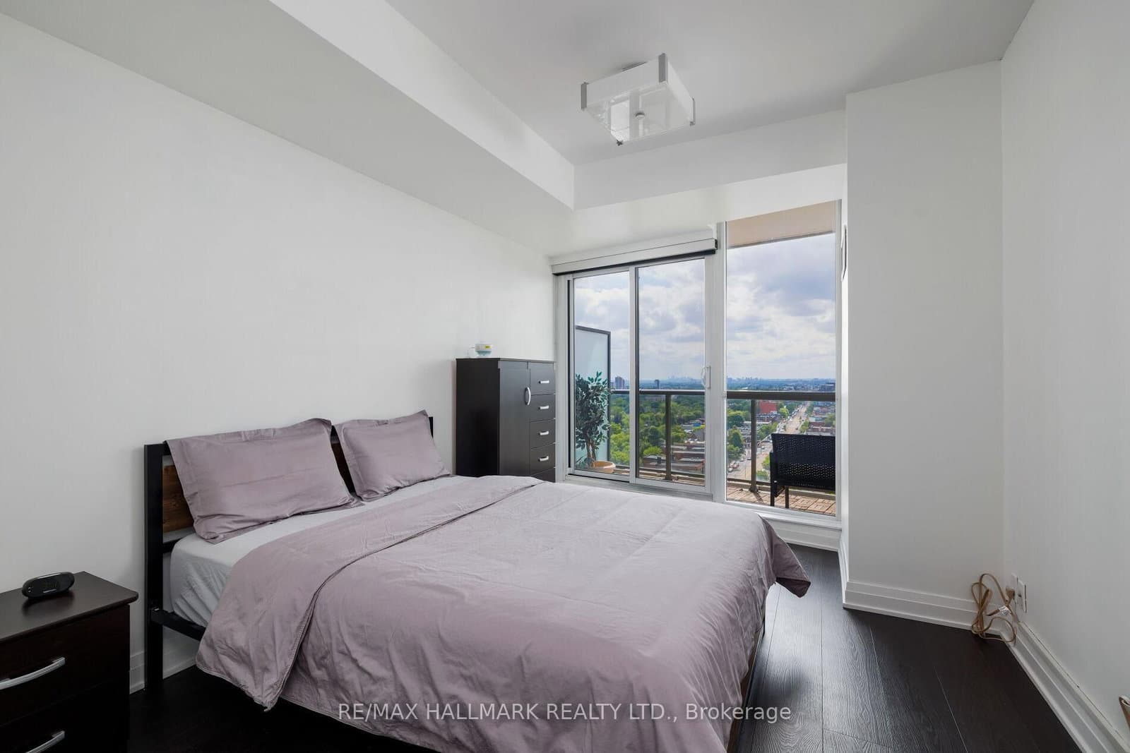 530 St Clair Avenue W, Unit 1401 thumbnail 17