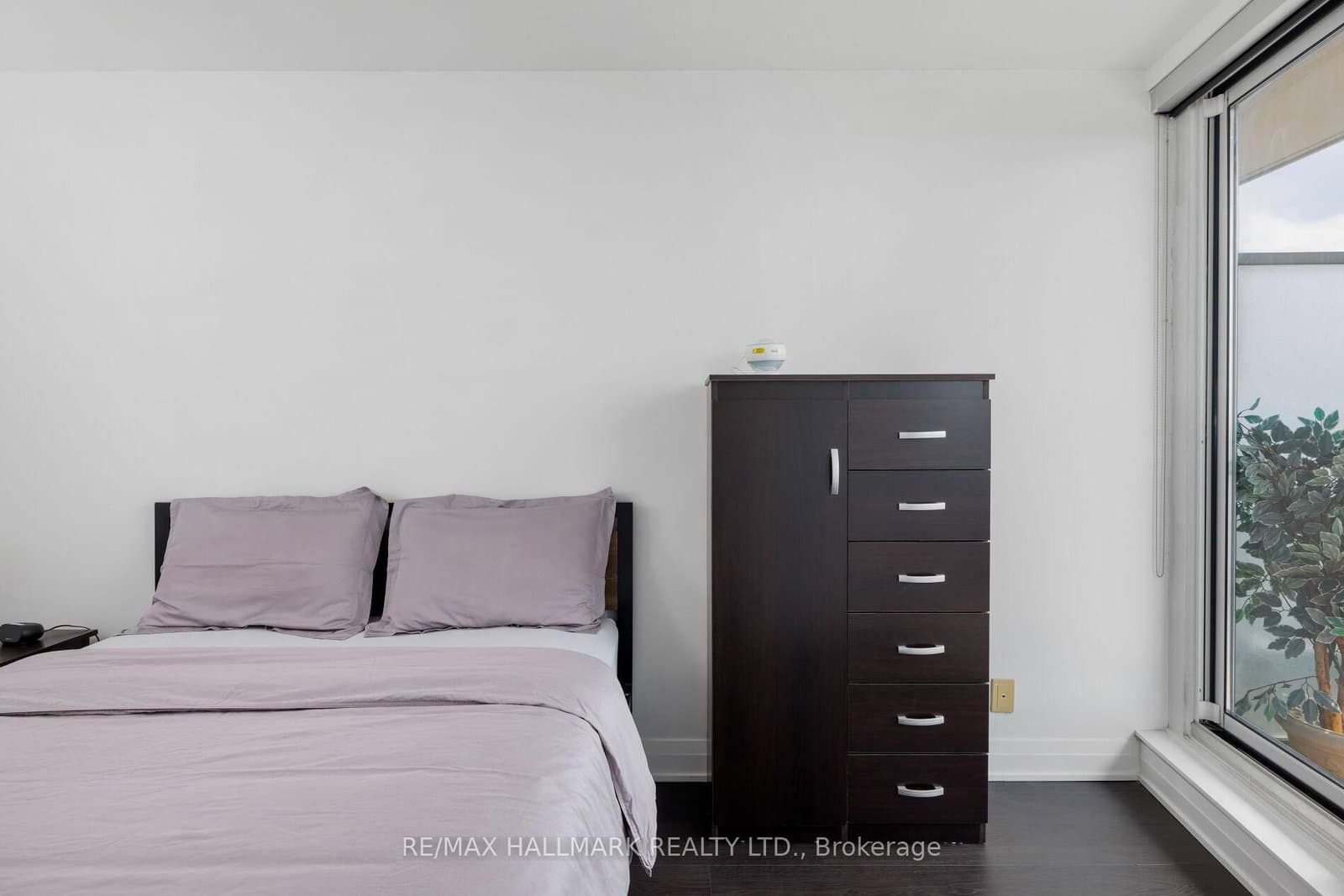 530 St Clair Avenue W, Unit 1401 thumbnail 18