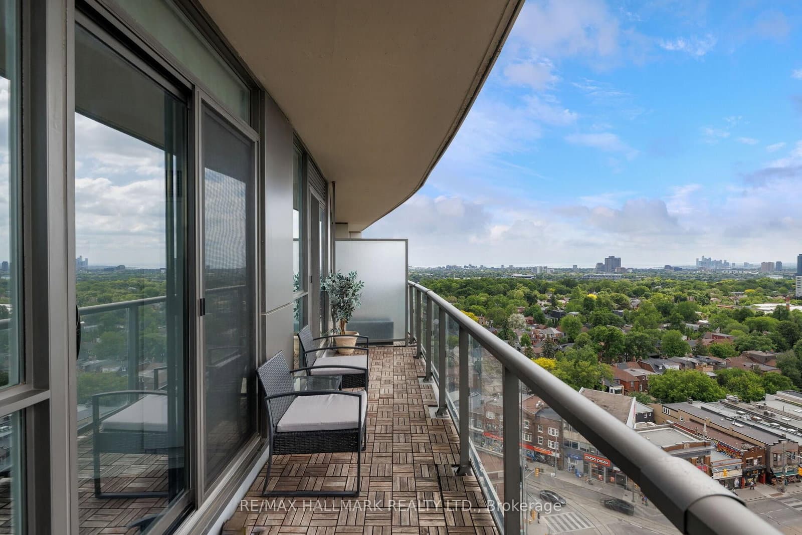 530 St Clair Avenue W, Unit 1401 thumbnail 23