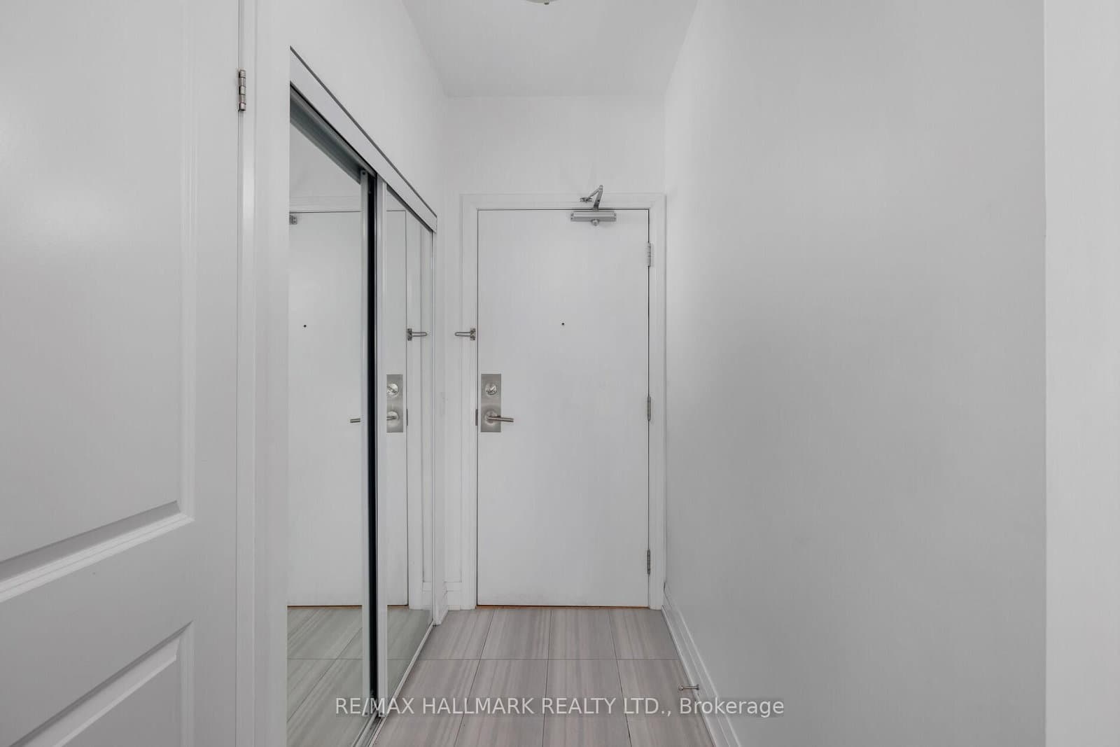 530 St Clair Avenue W, Unit 1401 thumbnail 5