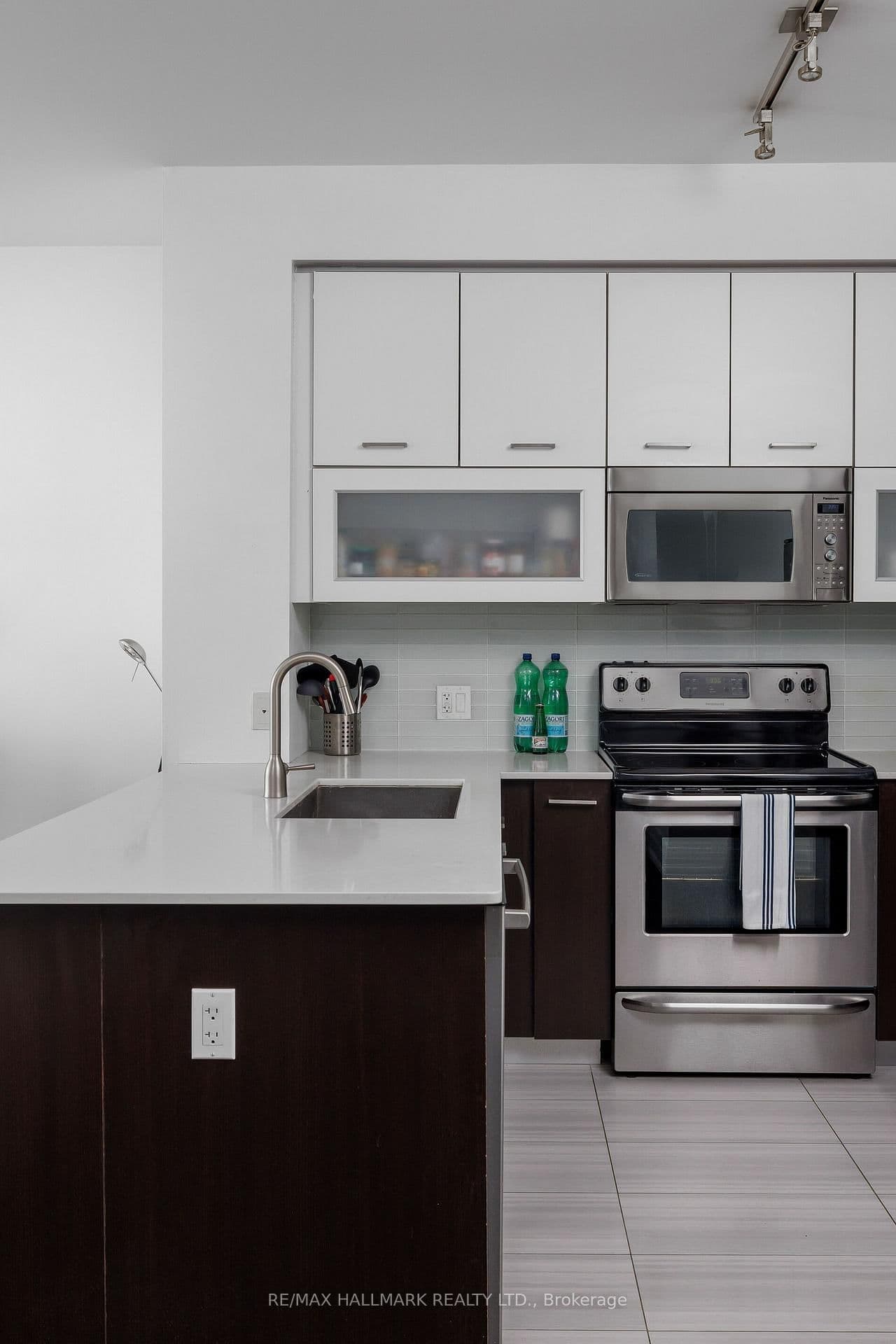 530 St Clair Avenue W, Unit 1401 thumbnail 8