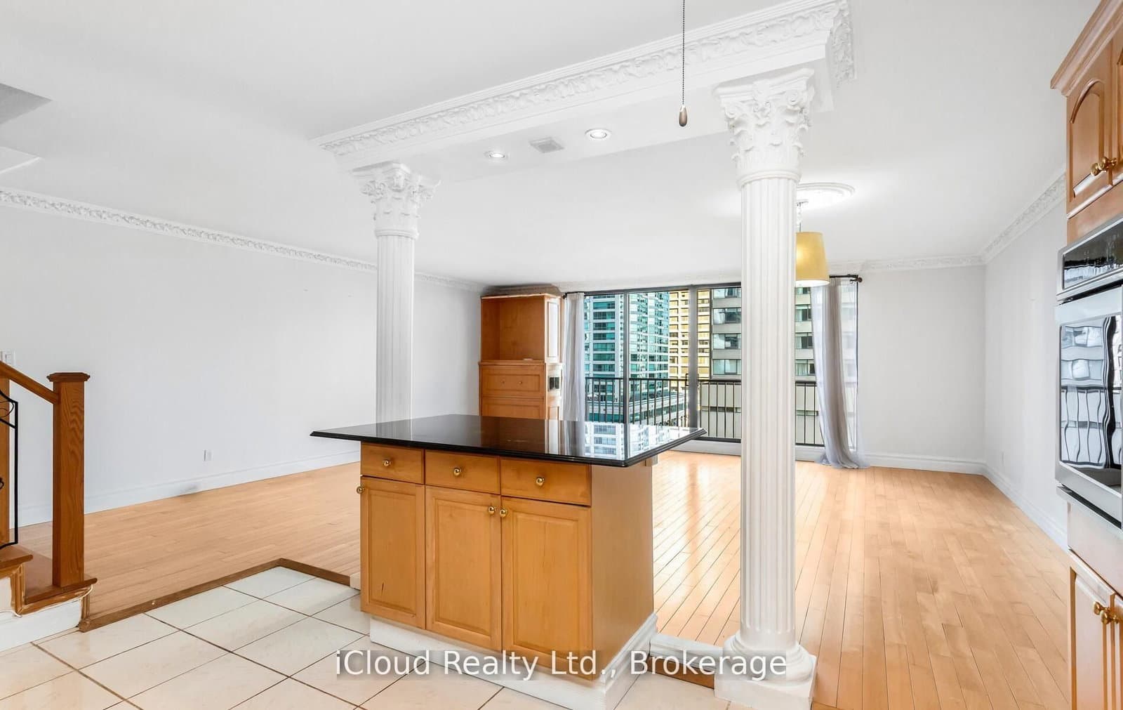 33 Harbour Square, Unit 837 thumbnail 11