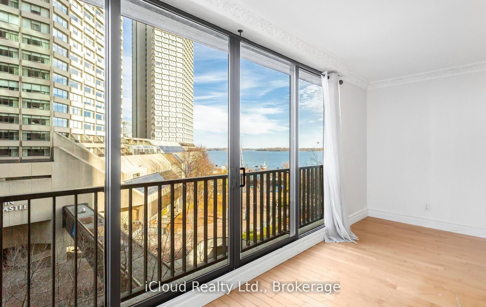 33 Harbour Square, Unit 837 thumbnail 13