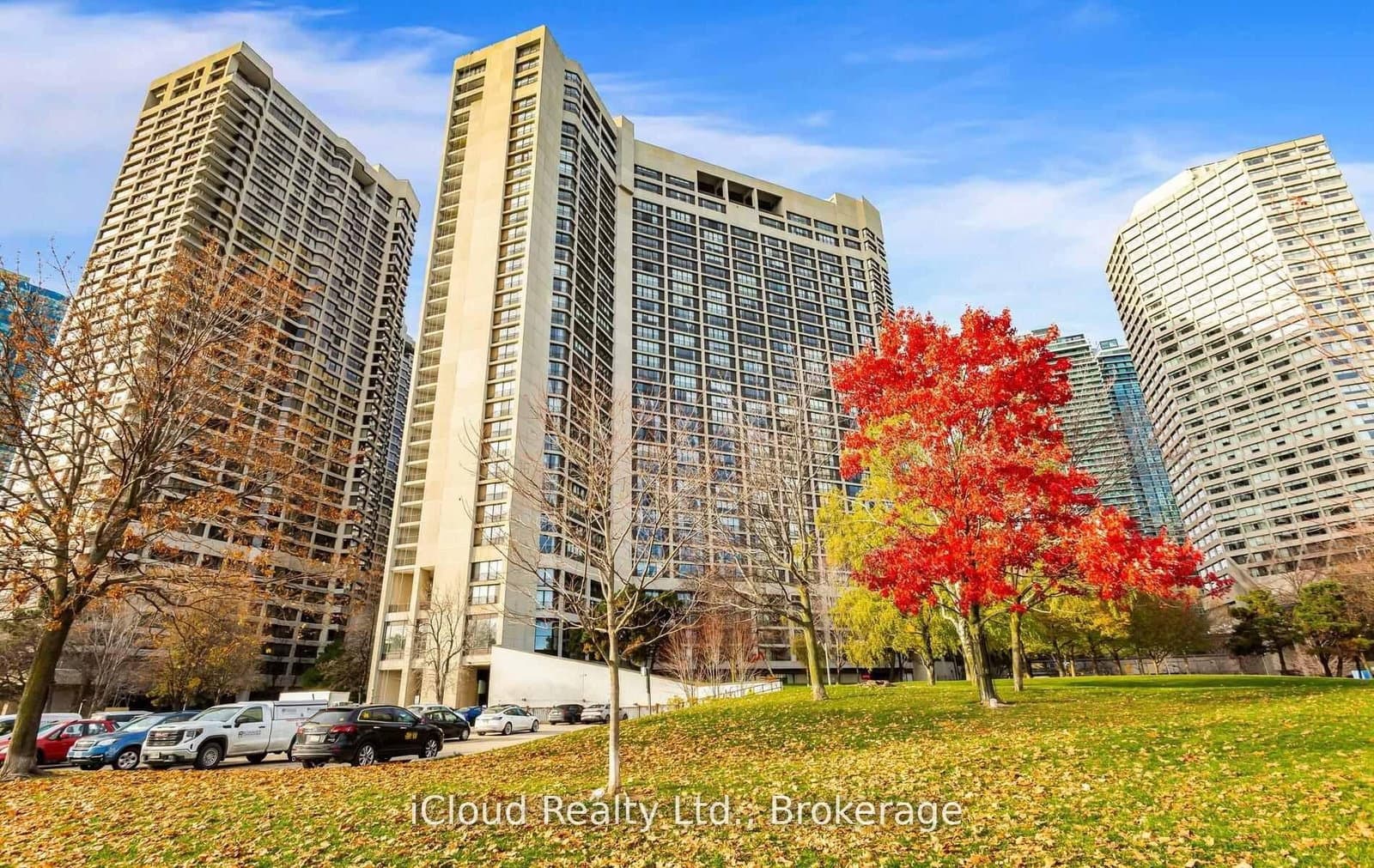 33 Harbour Square, Unit 837 thumbnail 2