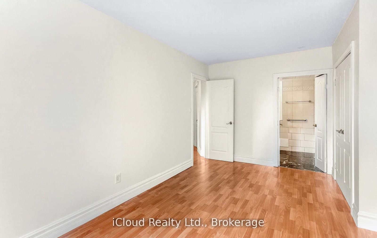 33 Harbour Square, Unit 837 thumbnail 23