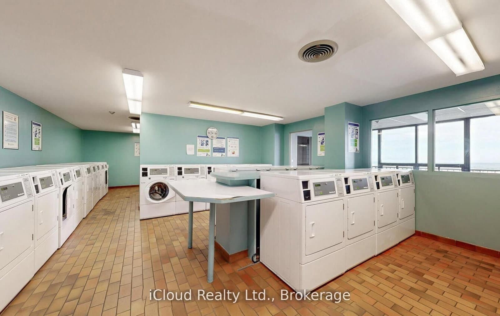 33 Harbour Square, Unit 837 thumbnail 42