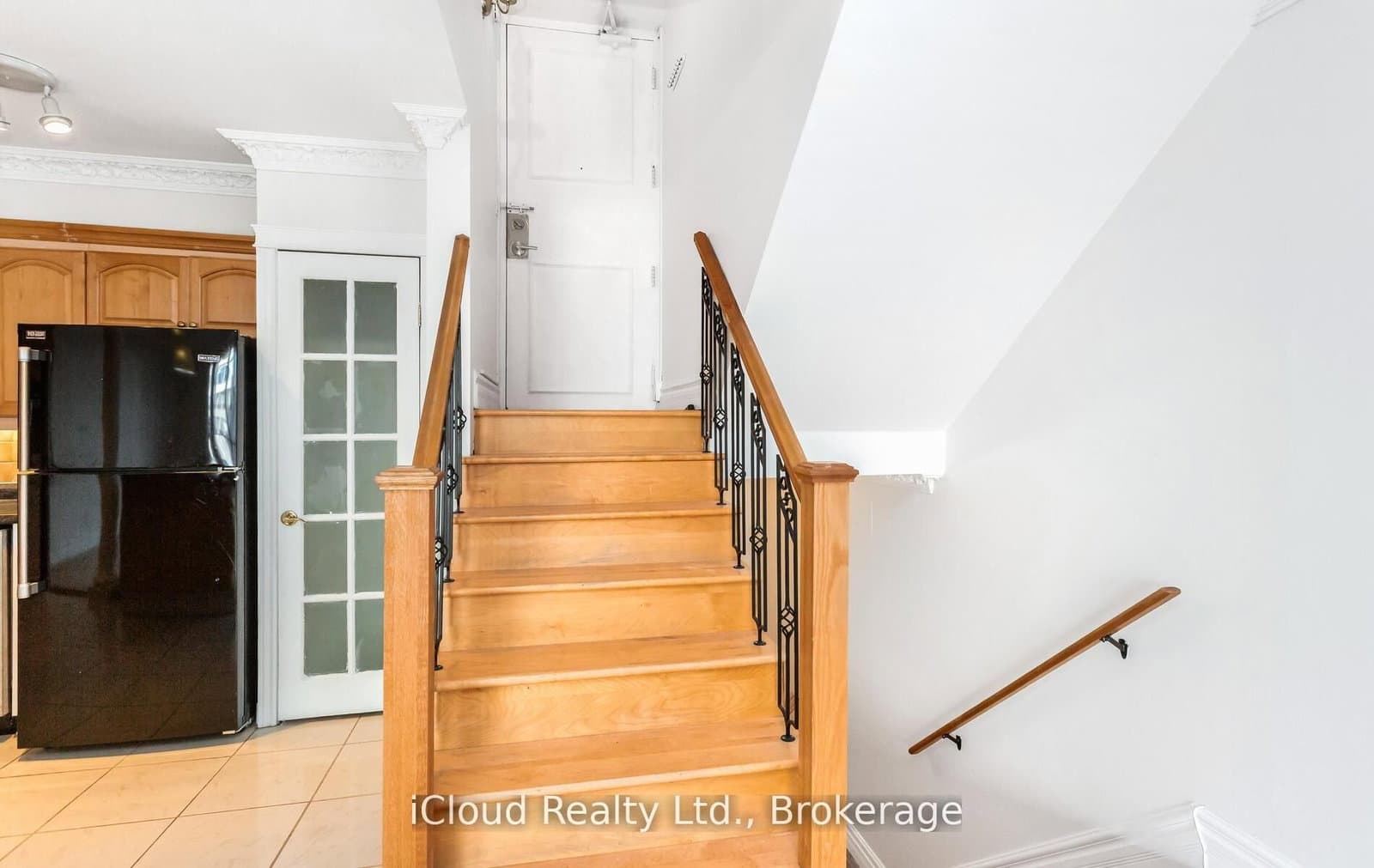 33 Harbour Square, Unit 837 thumbnail 7