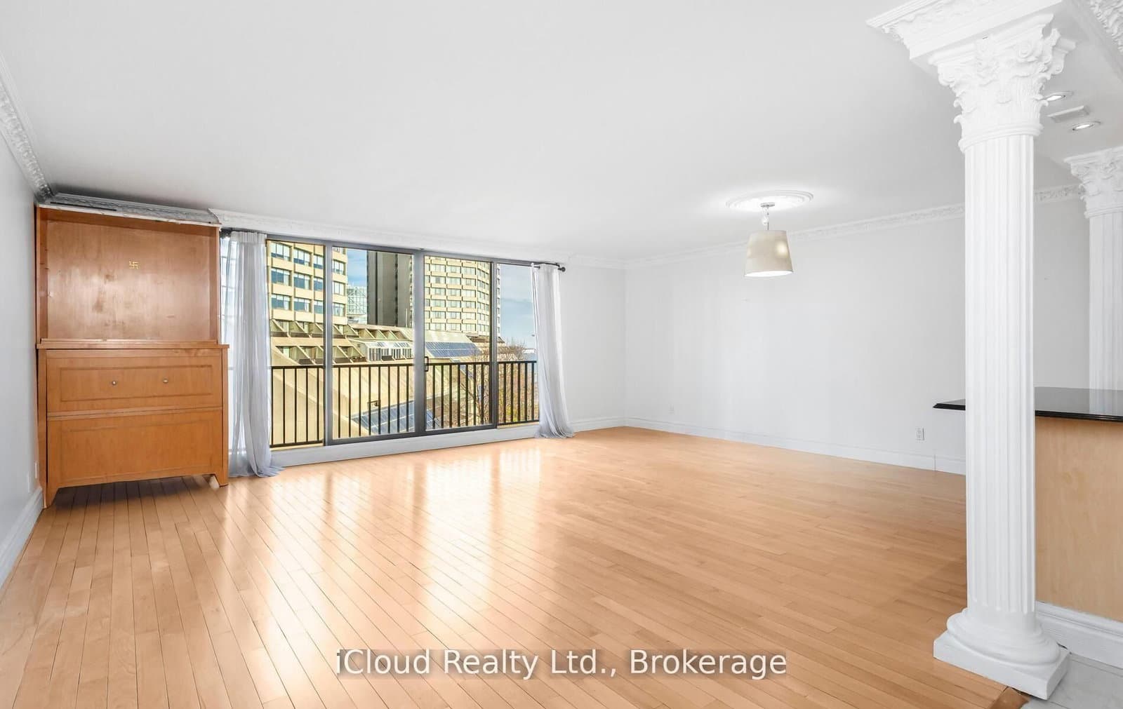 33 Harbour Square, Unit 837 thumbnail 9
