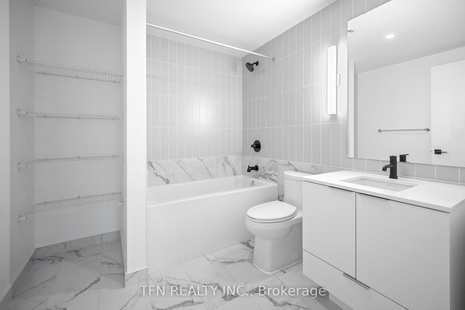 327 King Street W, Unit 4506 thumbnail 15