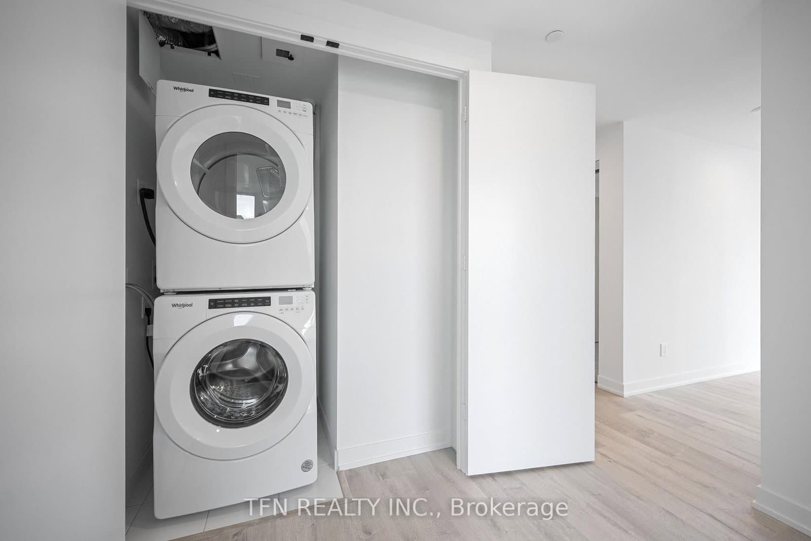 327 King Street W, Unit 4506 thumbnail 16