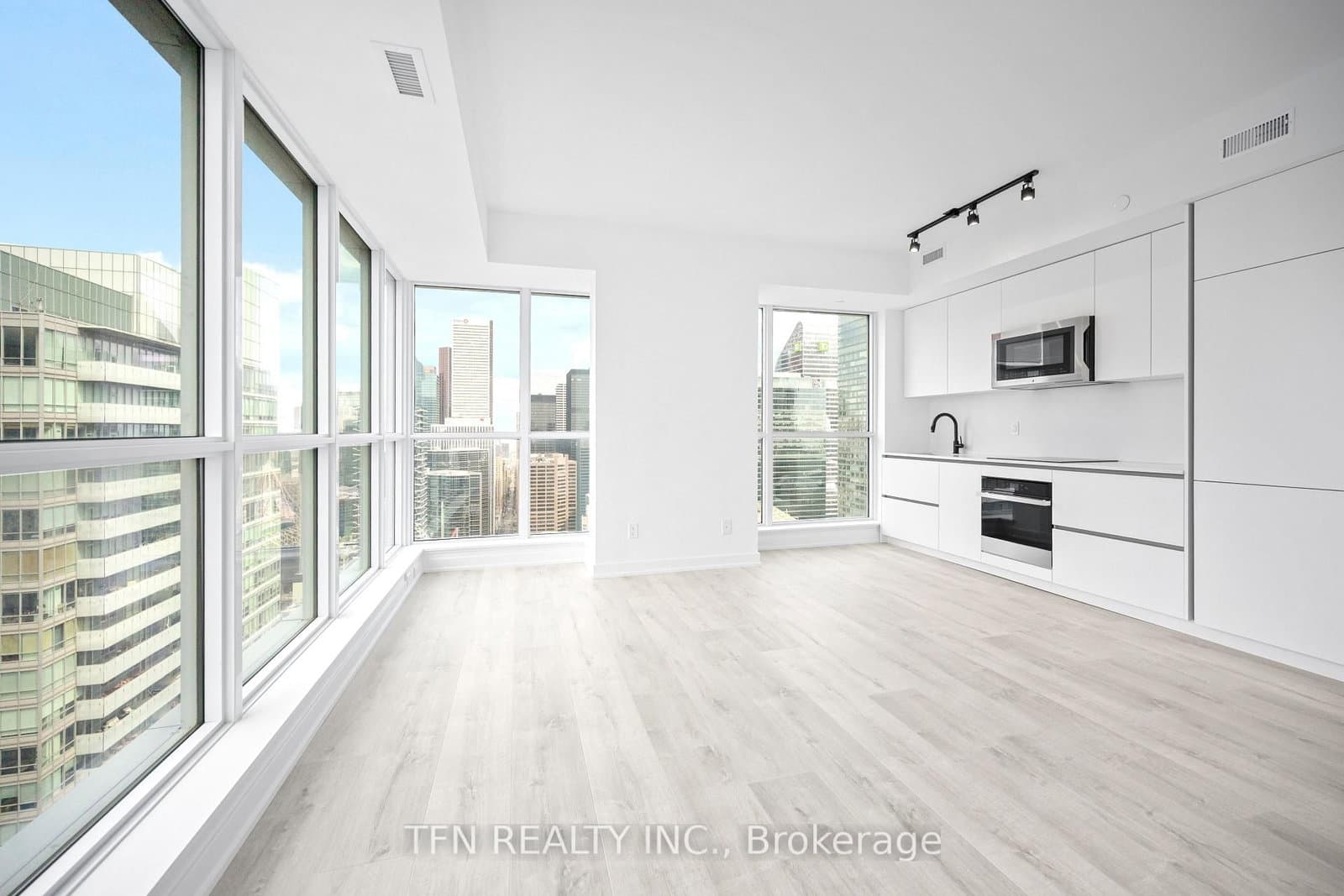 327 King Street W, Unit 4506 thumbnail 2