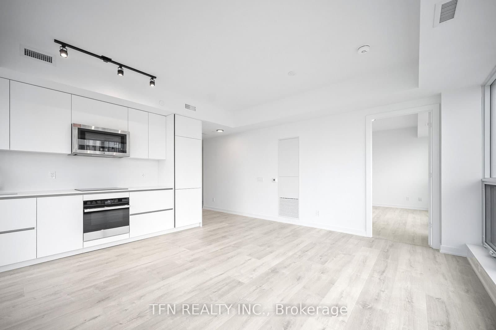 327 King Street W, Unit 4506 thumbnail 4