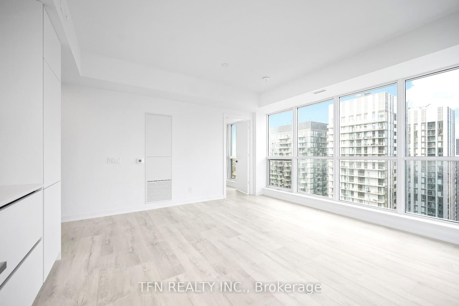 327 King Street W, Unit 4506 thumbnail 5