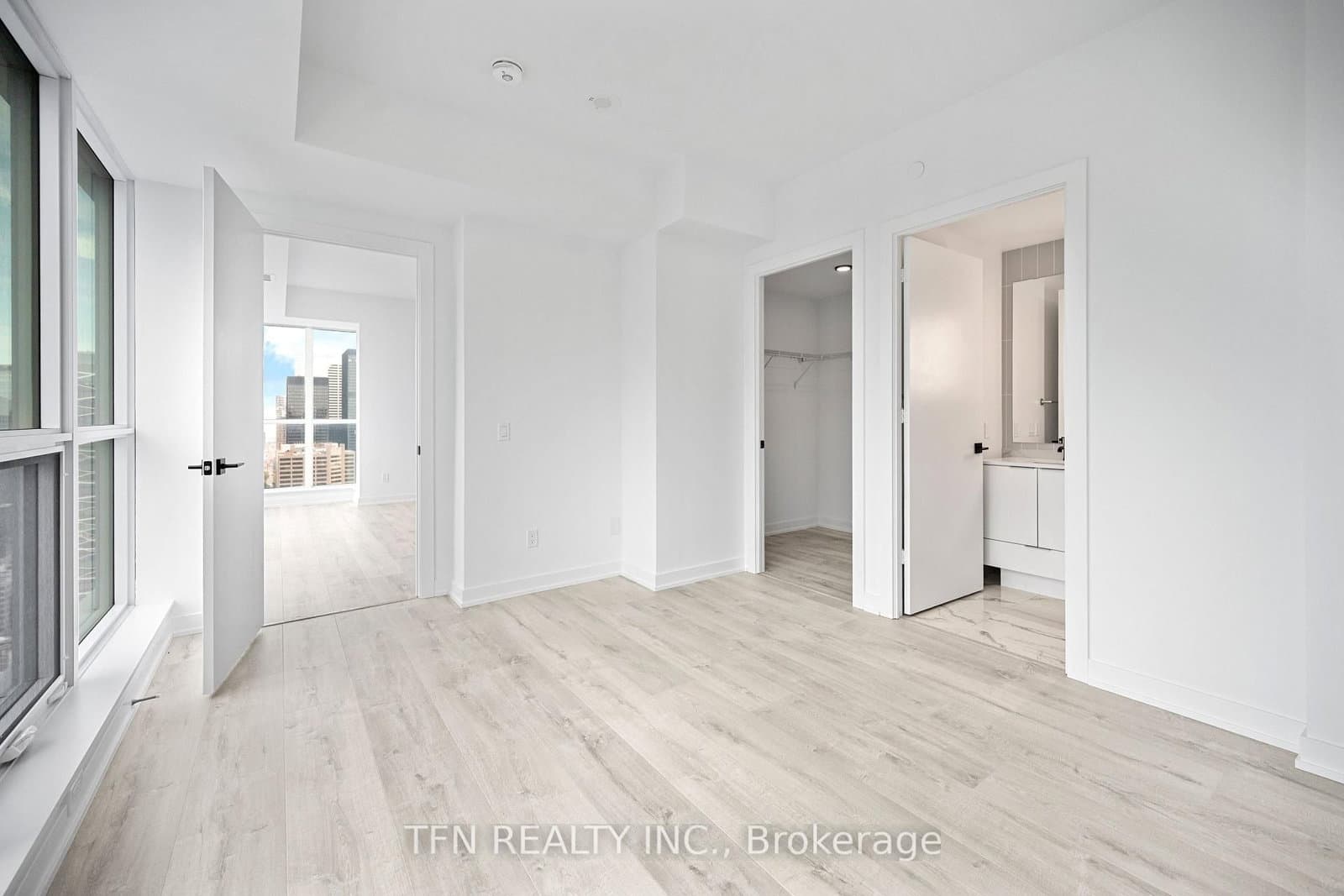 327 King Street W, Unit 4506 thumbnail 7