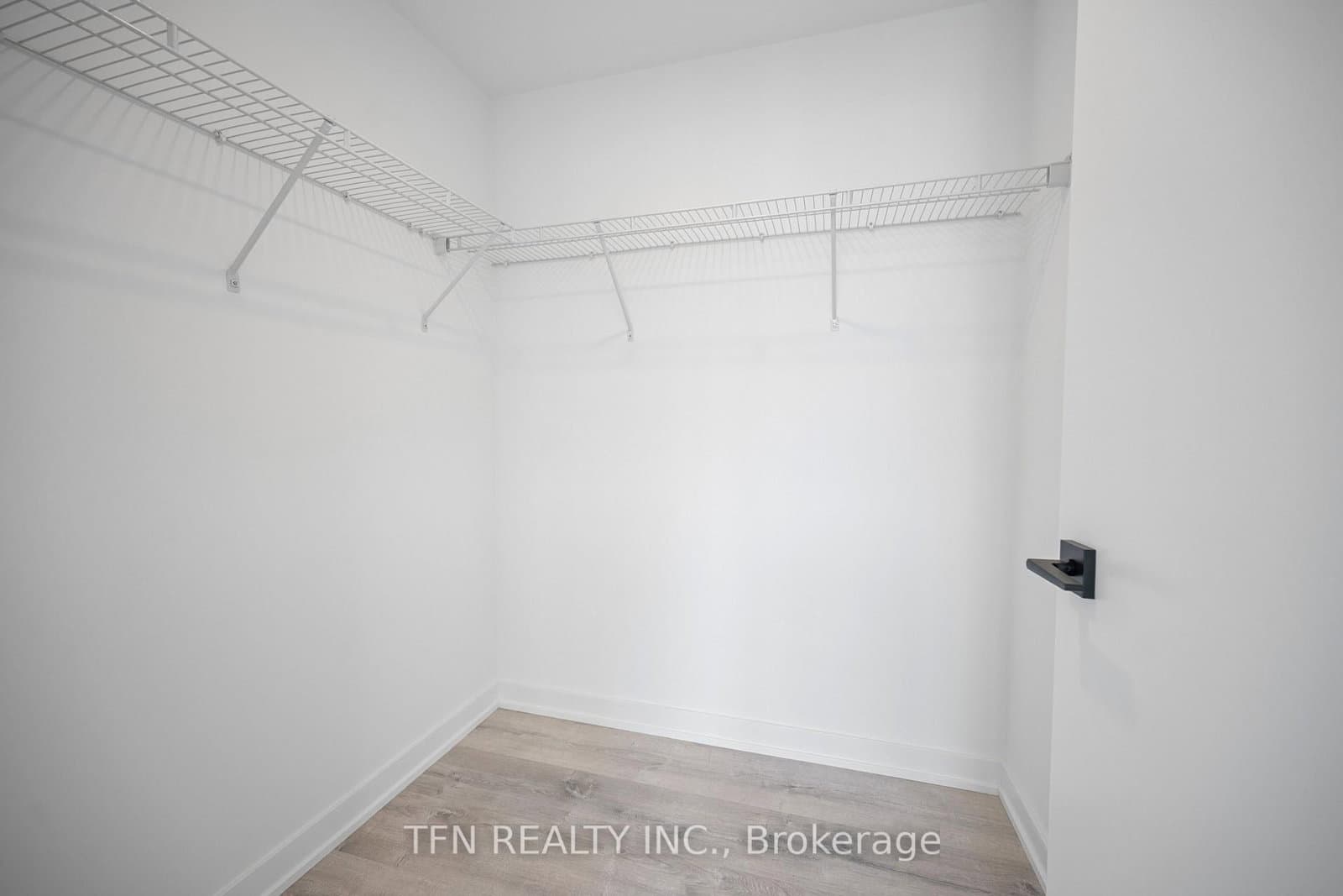 327 King Street W, Unit 4506 thumbnail 8