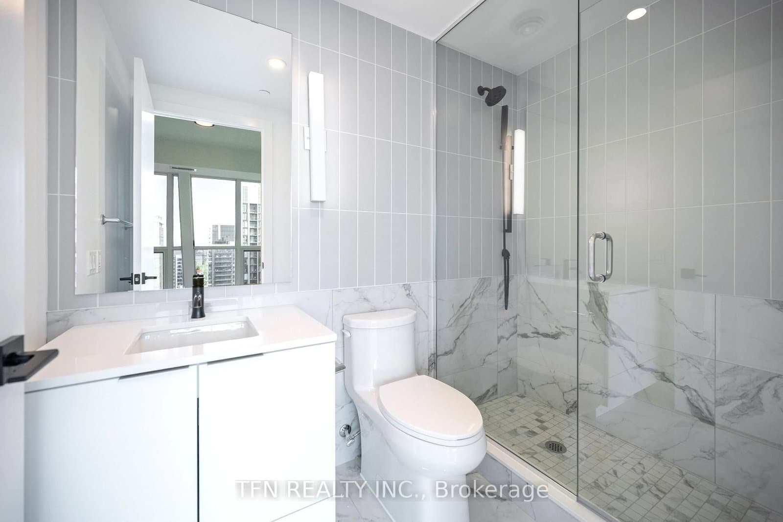 327 King Street W, Unit 4506 thumbnail 9
