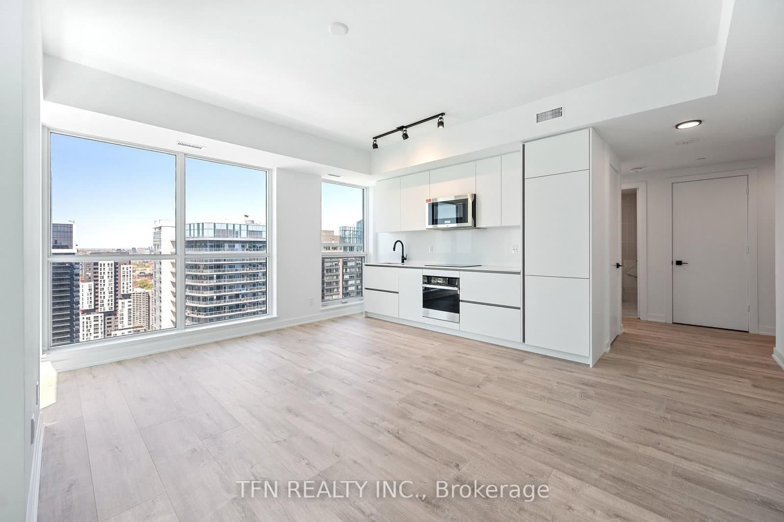 #4505 - 327 King Street W