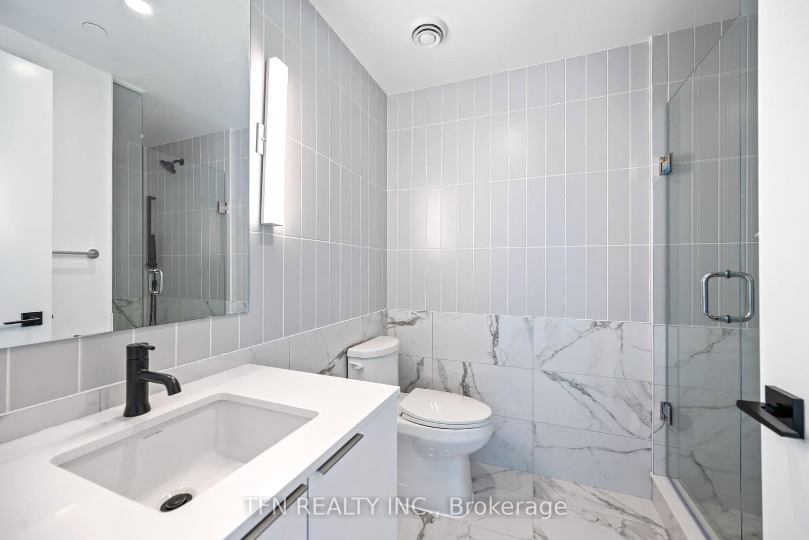 327 King Street W, Unit 4505 thumbnail 12
