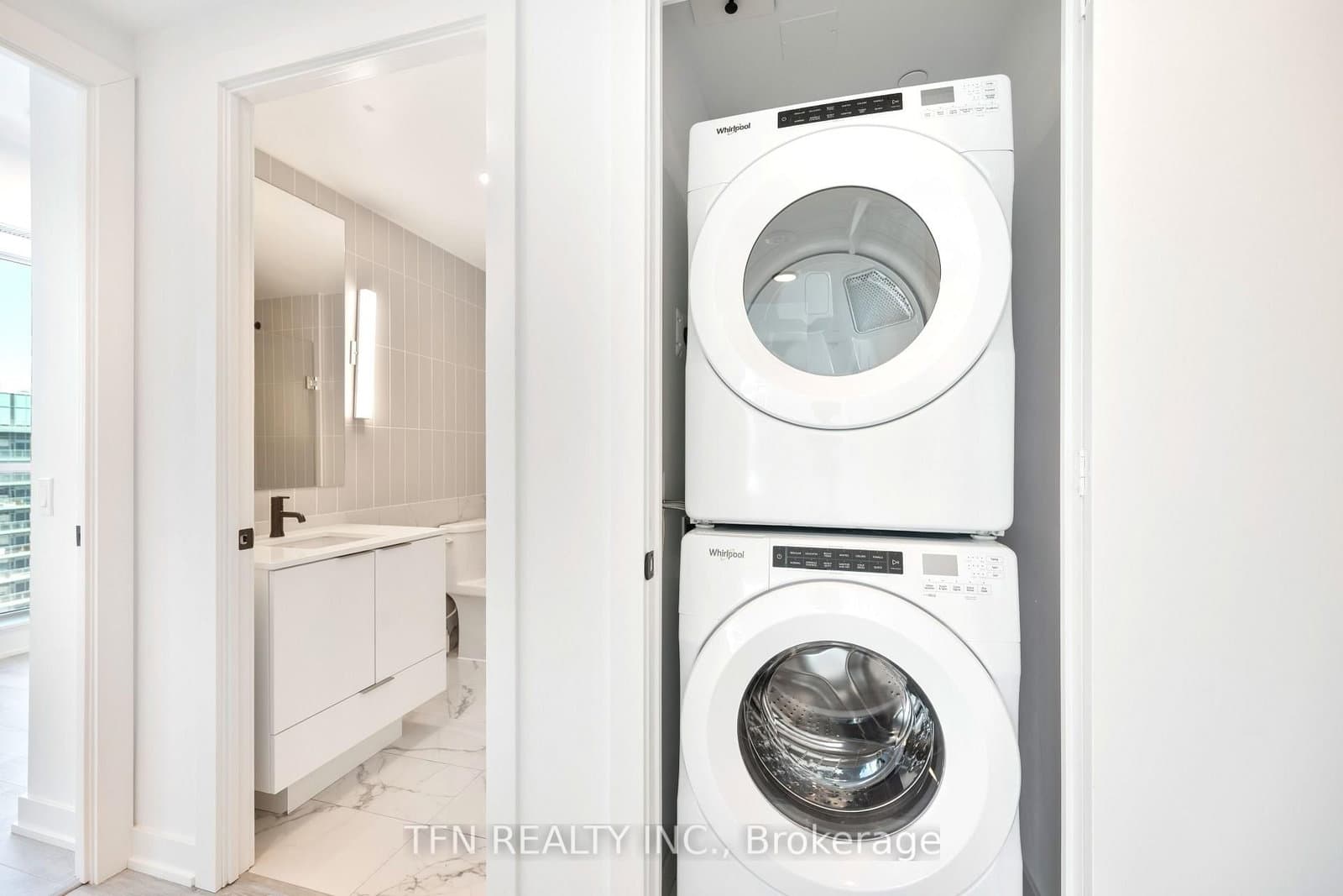 327 King Street W, Unit 4505 thumbnail 13