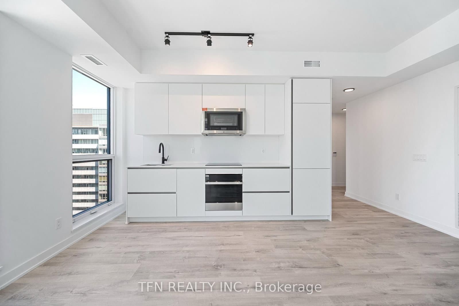 327 King Street W, Unit 4505 thumbnail 2