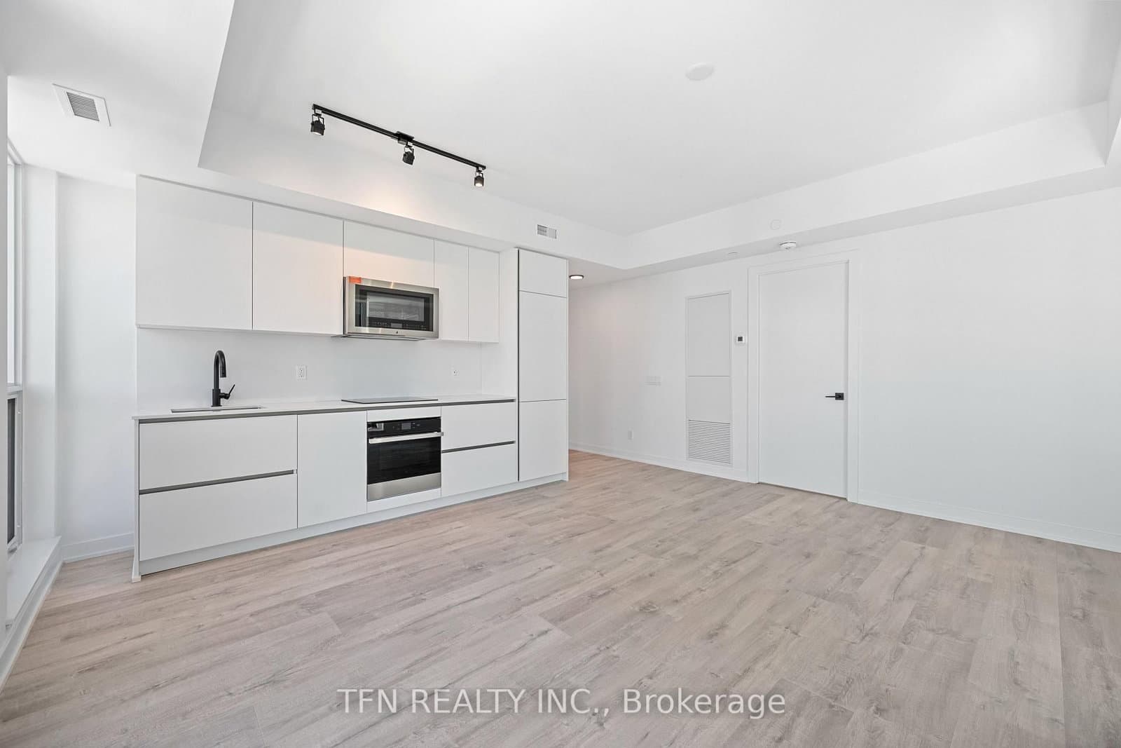327 King Street W, Unit 4505 thumbnail 3