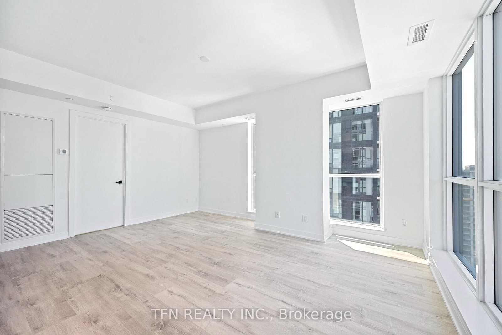 327 King Street W, Unit 4505 thumbnail 4