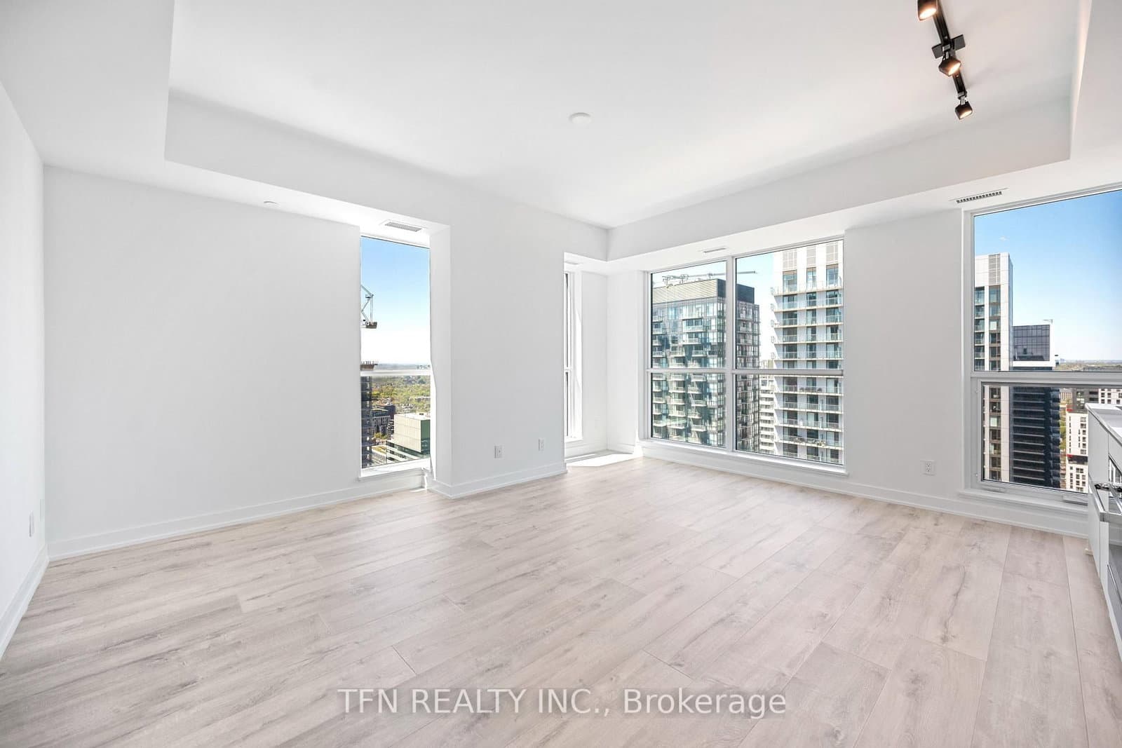 327 King Street W, Unit 4505 thumbnail 5