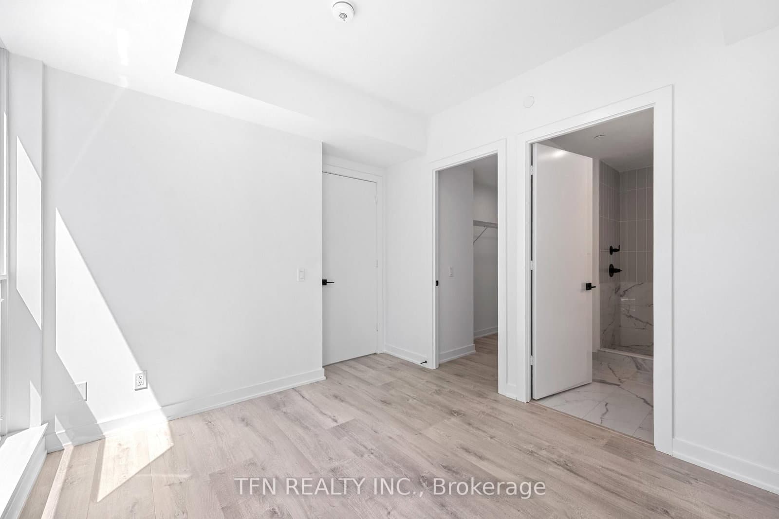 327 King Street W, Unit 4505 thumbnail 7