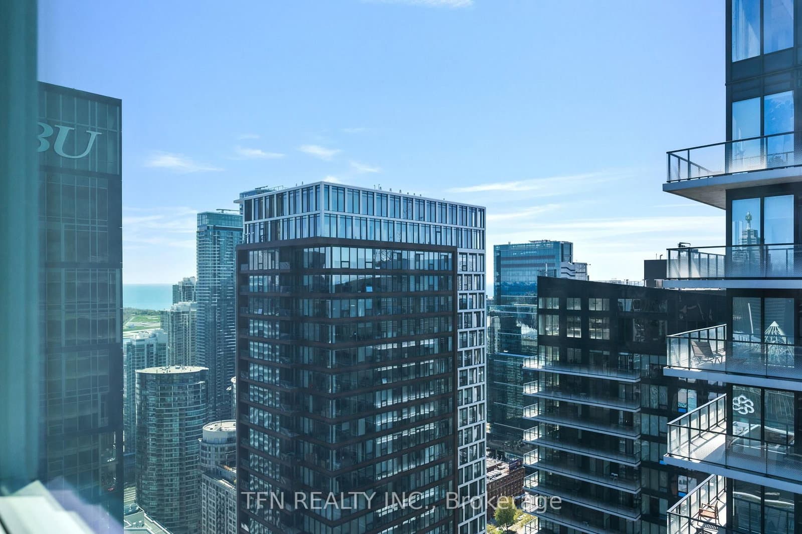 327 King Street W, Unit 4704 thumbnail 13