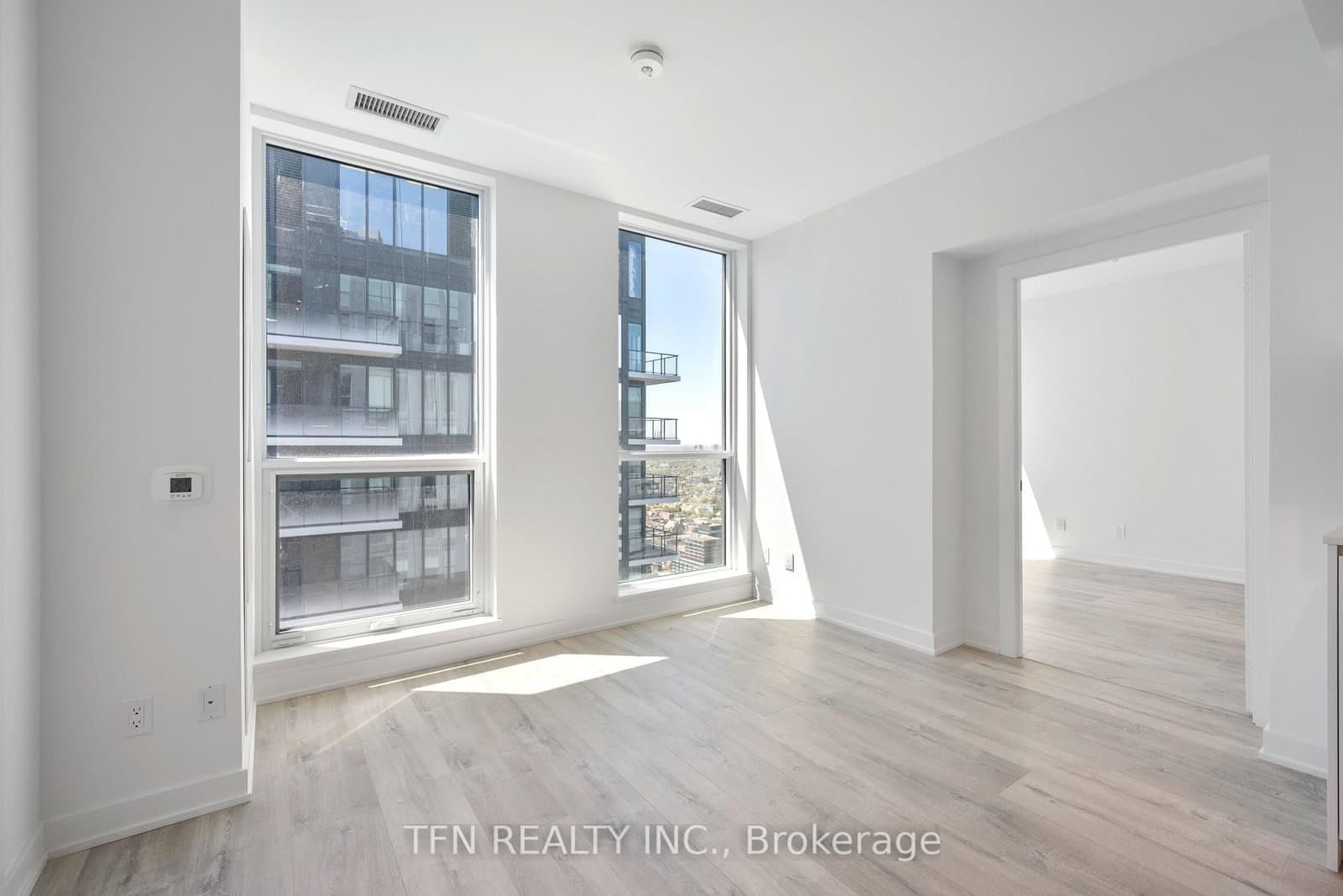 327 King Street W, Unit 4704 thumbnail 2