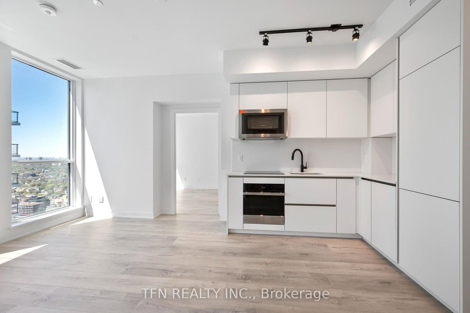 327 King Street W, Unit 4704 thumbnail 3