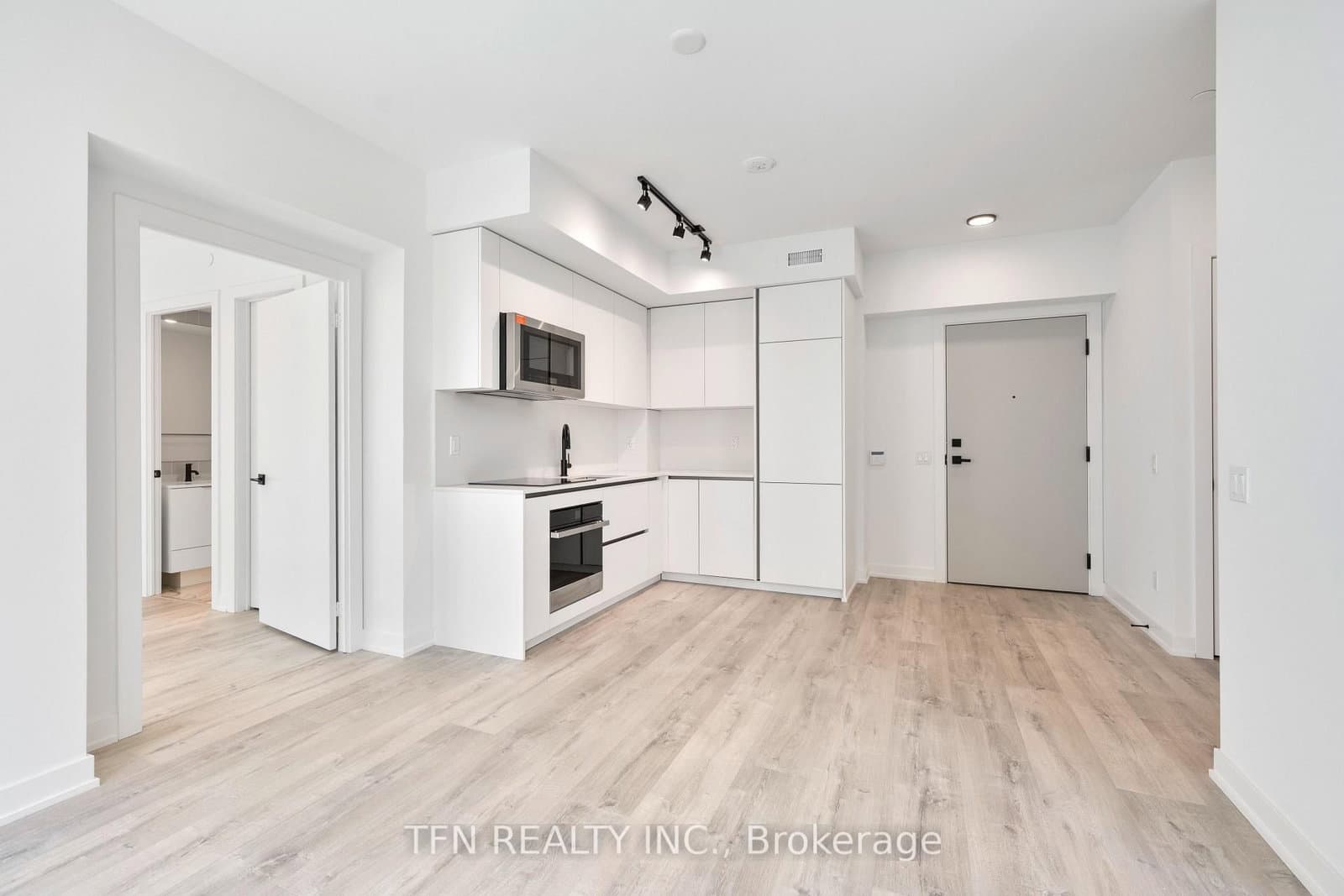 327 King Street W, Unit 4704 thumbnail 4
