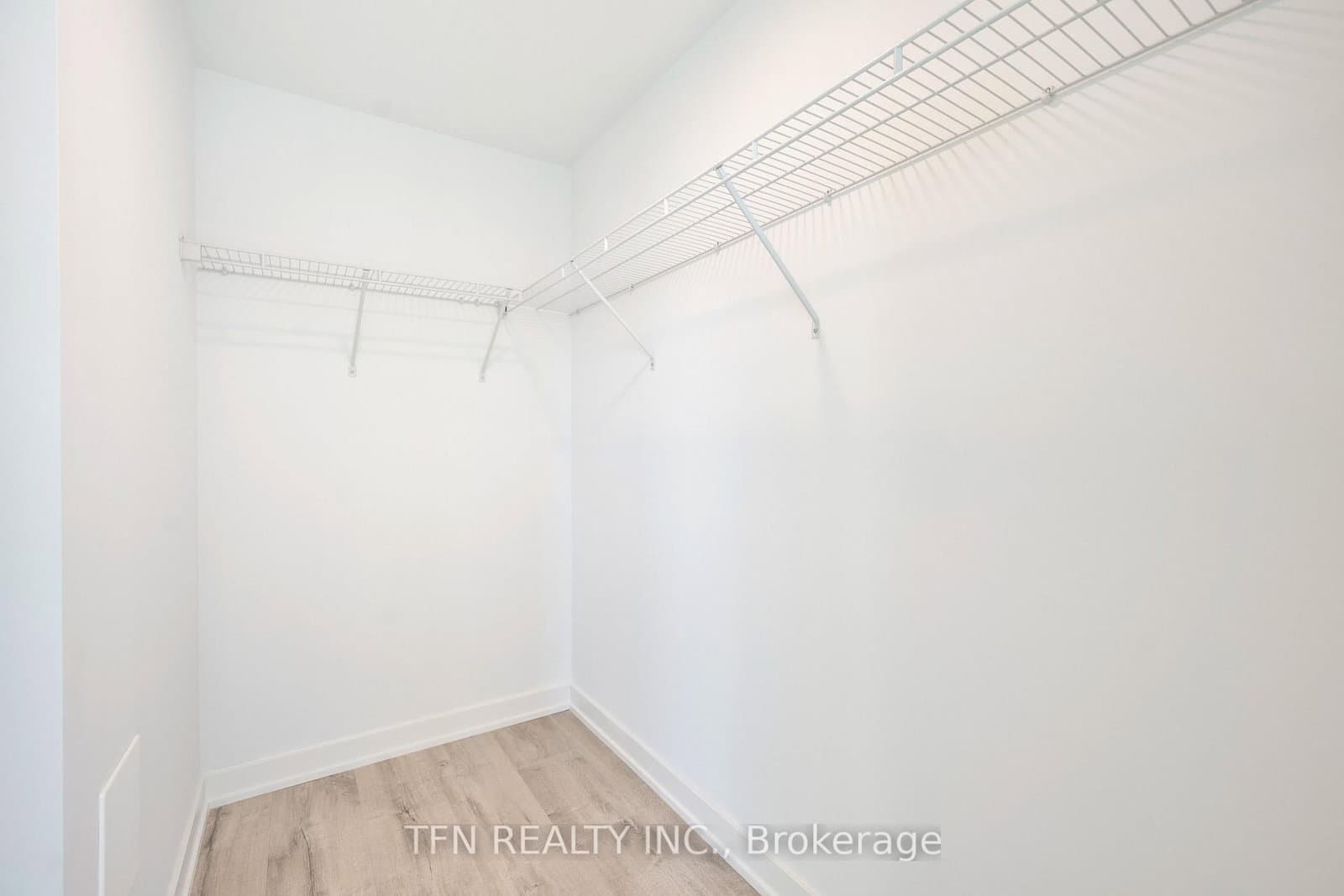 327 King Street W, Unit 4704 thumbnail 7