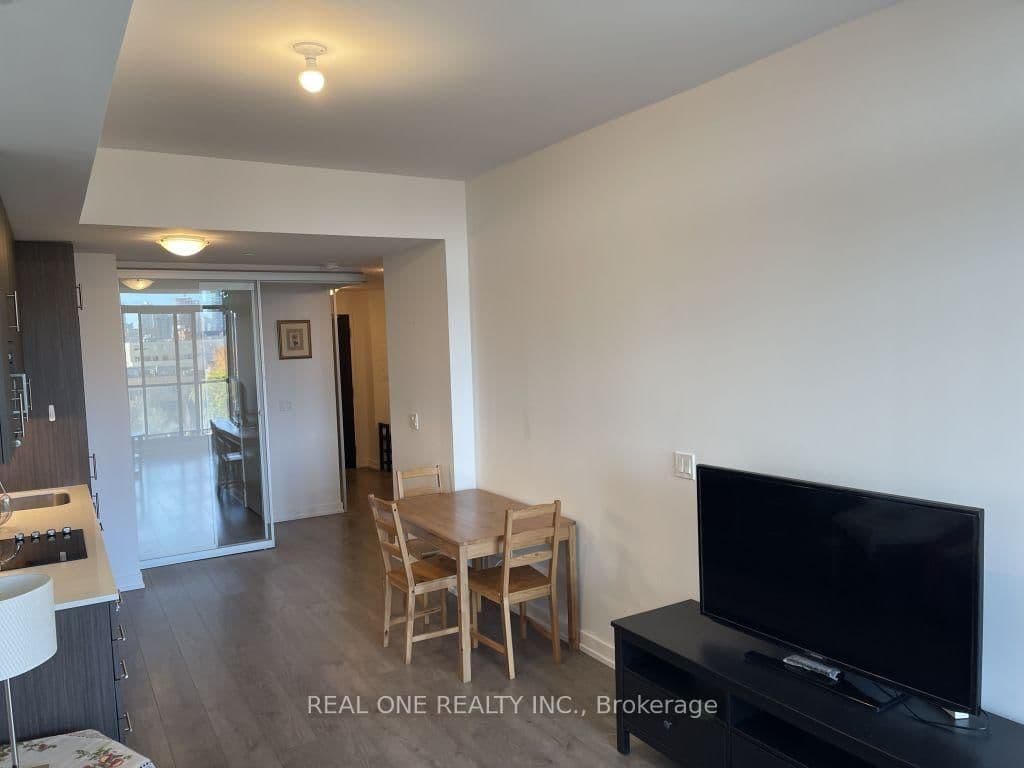 297 College Street, Unit 710 thumbnail 10