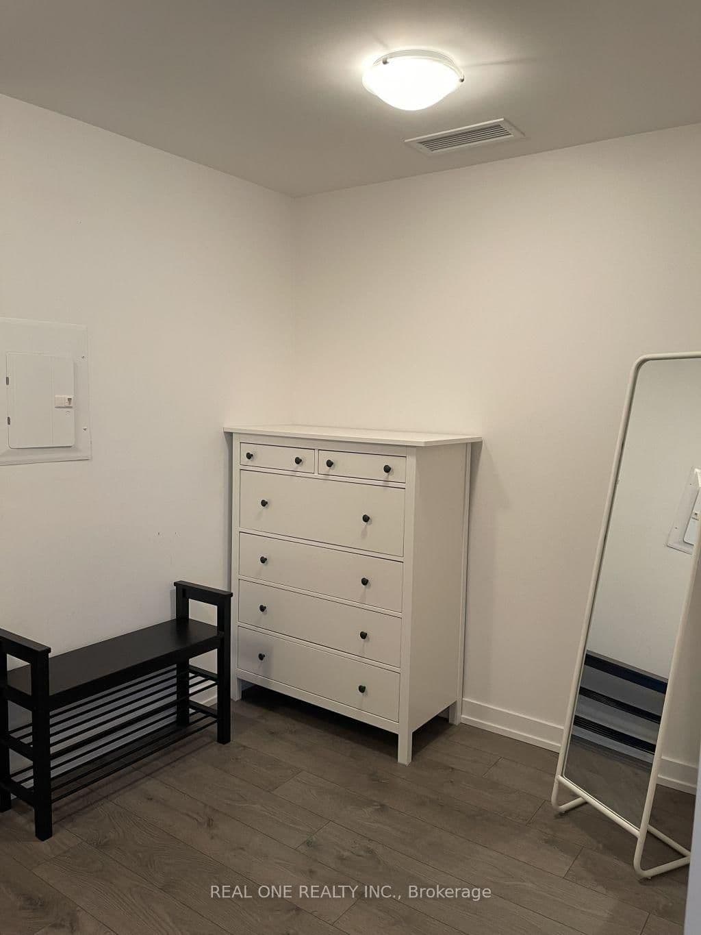 297 College Street, Unit 710 thumbnail 4