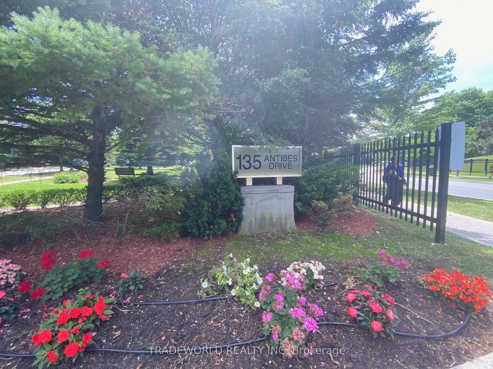 135 Antibes Drive, Unit 1506 thumbnail 3