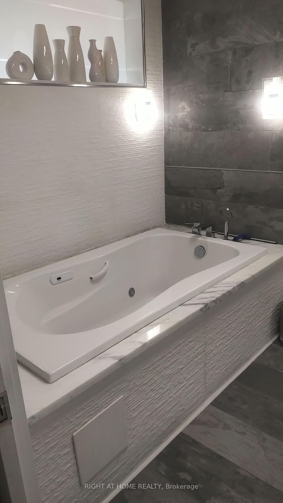 33 Harbour Square, Unit 2803 thumbnail 23