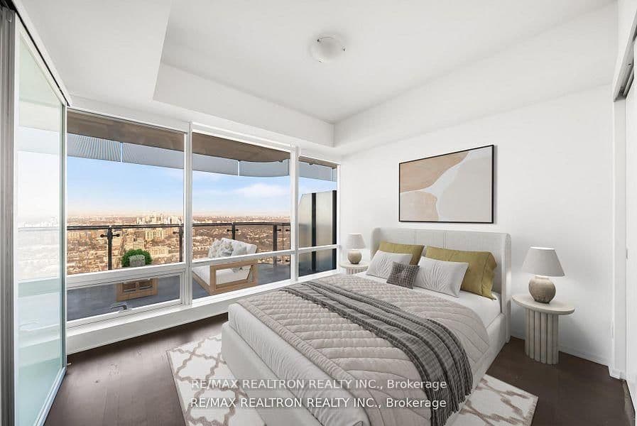 1 Bloor Street E, Unit 6010 thumbnail 13