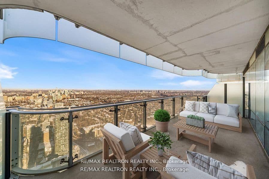1 Bloor Street E, Unit 6010 thumbnail 15