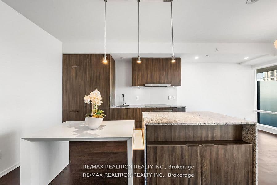 1 Bloor Street E, Unit 6010 thumbnail 19