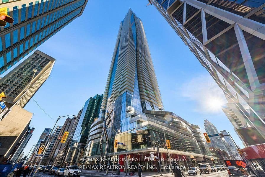 1 Bloor Street E, Unit 6010 thumbnail 2