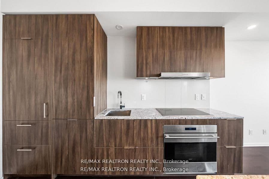 1 Bloor Street E, Unit 6010 thumbnail 20