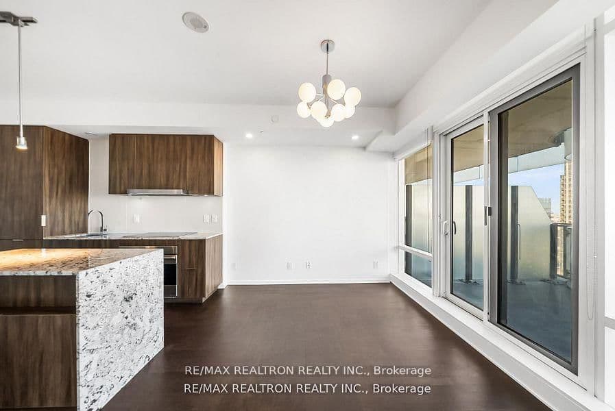 1 Bloor Street E, Unit 6010 thumbnail 26