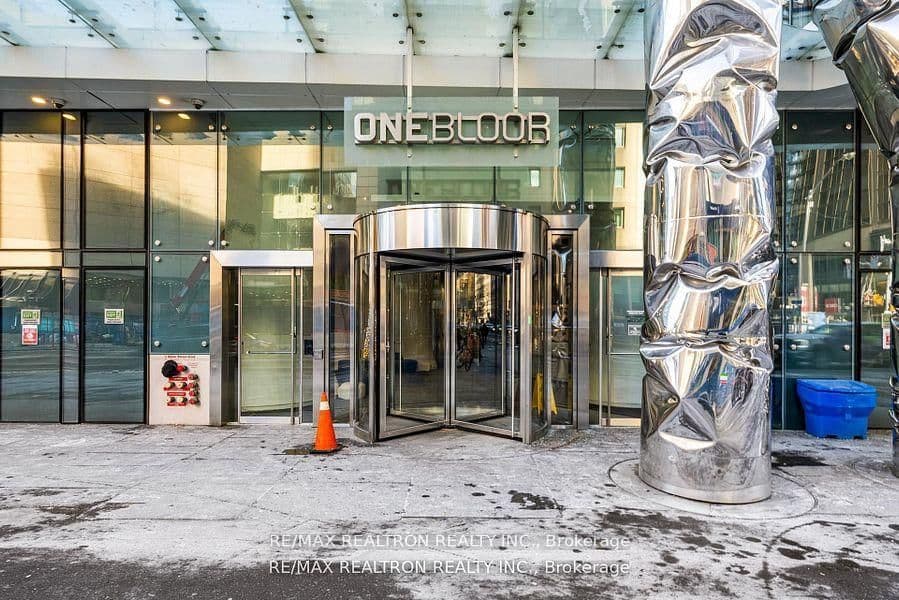 1 Bloor Street E, Unit 6010 thumbnail 3