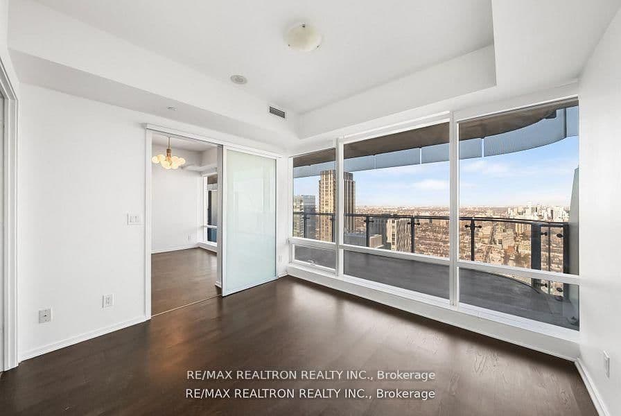 1 Bloor Street E, Unit 6010 thumbnail 30