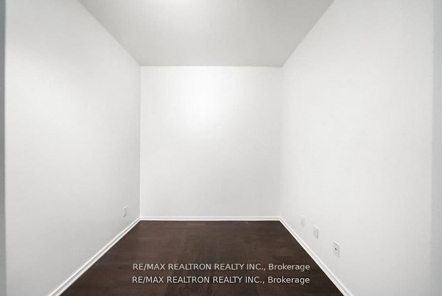 1 Bloor Street E, Unit 6010 thumbnail 31