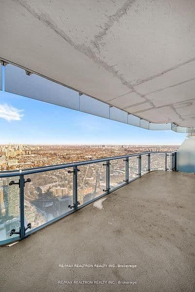 1 Bloor Street E, Unit 6010 thumbnail 35